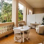 Peaceful Stay With Stunning Views Hyères