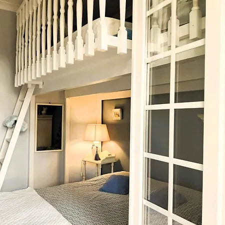 Peaceful Stay With Stunning Views Apartman Hyères