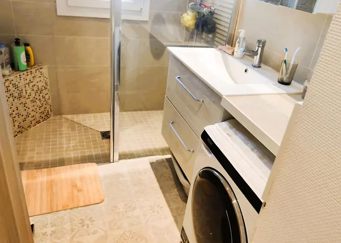 Peaceful With Pool And Stunning Views イエール